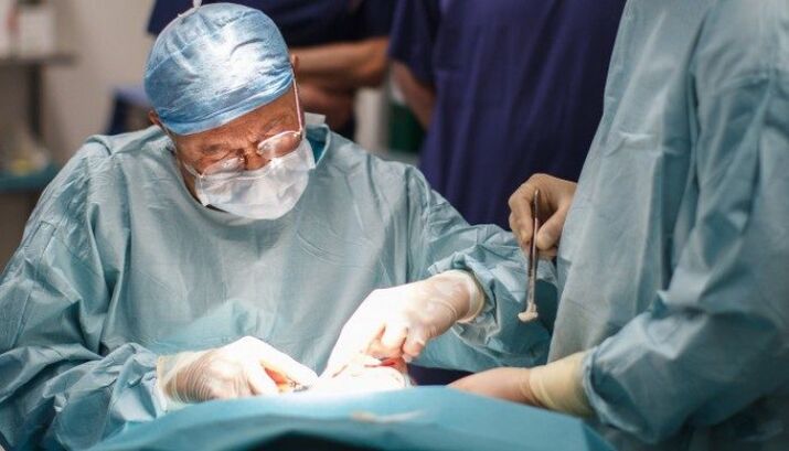 Chirurgie pour enlever le corps vitré de l'œil (vitrectomie)